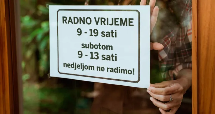 Neradna nedjelja, natpis na vratima, ne radimo/