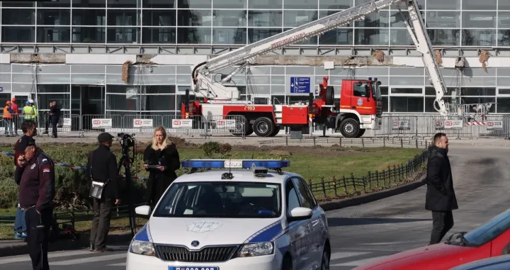 Srušila se nadstrešnica na Željezničkoj stanici u Novom Sadu/Anadolija