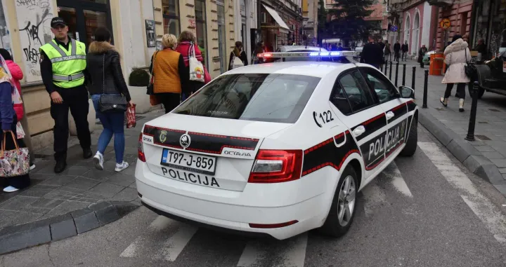 Saobraćajna nesreća, ulica Zelenih beretki, Muzej Sarajeva, Sarajevo, policija, MUP KS, Hitna pomoć/Senad Gubelić