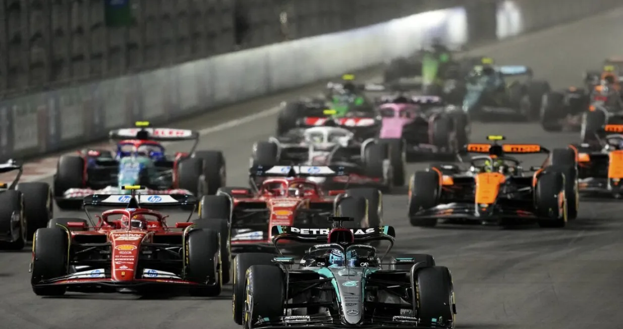 Mercedes driver George Russell, of Britain, leads the field during the F1 Las Vegas Grand Prix auto race, Sunday, Nov. 24, 2024, in Las Vegas. (AP Photo/Matt York)