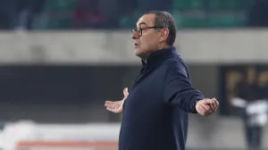 epa08204143 Juventus' coach Maurizio Sarri shows his dejection during the Italian Serie A soccer match Hellas Verona FC vs Juventus FC at the Marcantonio Bentegodi stadium in Verona, Italy, 08 February 2020. EPA/FILIPPO VENEZIA