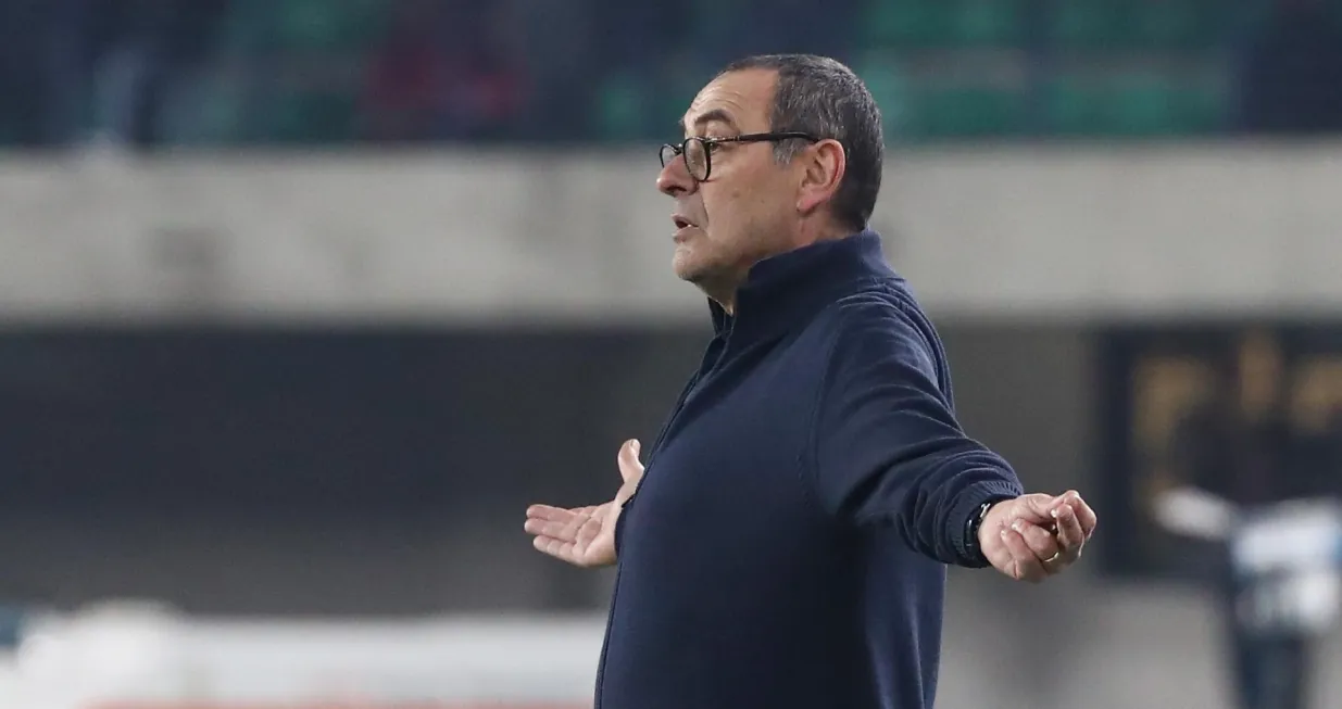 epa08204143 Juventus' coach Maurizio Sarri shows his dejection during the Italian Serie A soccer match Hellas Verona FC vs Juventus FC at the Marcantonio Bentegodi stadium in Verona, Italy, 08 February 2020. EPA/FILIPPO VENEZIA