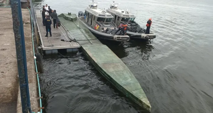 Na jednu poplupodmornicu stane pet do 10 tona droge/Kolumbijska mornarica/