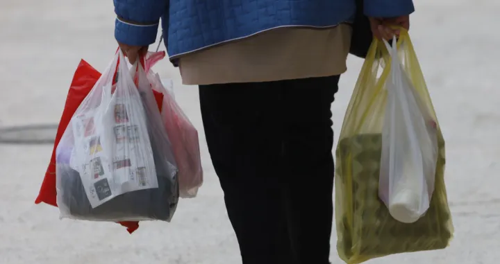 penzioneri penzioner ilustracija februar 2024/Senad Gubelić