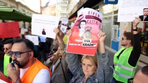 Novi protest grupe mladih ljudi nezadovoljnih zbog iznosa subvencije koju im je Vlada KS dodijela za rješavanje stambenog pitanja/Fena