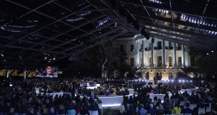 epa10202860 Elton John performs a show he calls 'A Night When Hope and History Rhyme' as part of his farewell tour, on the South Lawn of the White House in Washington, DC, USA, 23 September 2022. EPA/BONNIE CASH/POOL/Bonnie Cash/Pool