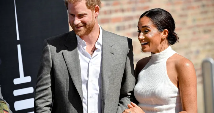 epa10163800 Britain's Prince Harry (L) and his wife Meghan (R), the Duke and Duchess of Sussex, arrive for their visit to represent the '6th Invictus Games 2023', in Duesseldorf, Germany, 06 September 2022. The Invictus Games 2023 will take place from 09 to 16 September 2023 in Duesseldorf and are intended for military personnel and veterans who have been psychologically or physically injured in service. EPA/SASCHA STEINBACH/Sascha Steinbach