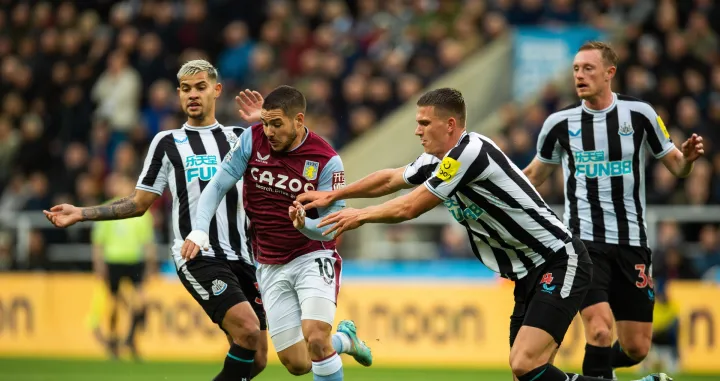 epa10273181 Newcastle's Bruno Guimaraes (L) and Sven Botman (R) in action with Aston Villa's Emi Buendia (C) during the English Premier League soccer match between Newcastle United and Aston Villa, in Newcastle, Britain, 29 October 2022. EPA/PETER POWELL EDITORIAL USE ONLY. No use with unauthorized audio, video, data, fixture lists, club/league logos or 'live' services. Online in-match use limited to 120 images, no video emulation. No use in betting, games or single club/league/player publications