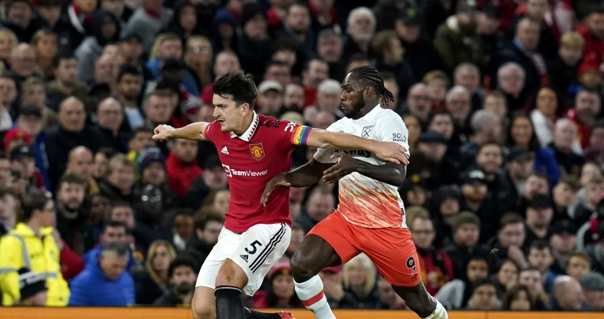 epa10275738 Manchester United's Harry Maguire (L) in action against West Ham's Michail Antonio (R) during the English Premier League soccer match between Manchester United and West Ham United in Manchester, Britain, 30 October 2022. EPA/ANDREW YATES EDITORIAL USE ONLY. No use with unauthorized audio, video, data, fixture lists, club/player publications