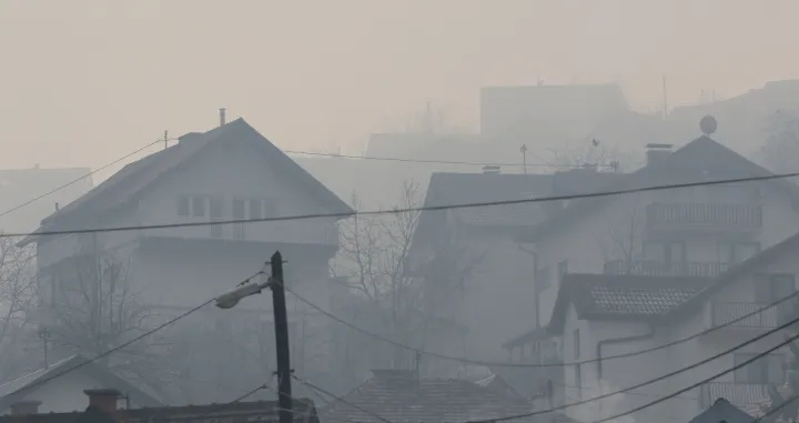 Magla smog zagađenje maska/Senad Gubelić