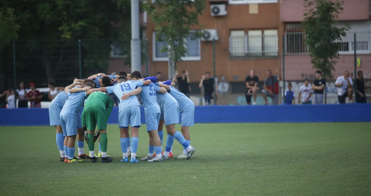 Juniori U19 Željezničar - SarajevoAdel Du&scaron;kajAbdulaziz ZulovićErnad BabalukAfan FočoBakir KarićAmmar HodžićSanin Me&scaron;ićZlatan ZeničaninAiman &Scaron;emdinMalik KolićBenjamin Babić