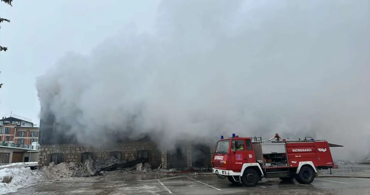 Intervencija Vatrogasaca trajala je satima/Fena/Fena