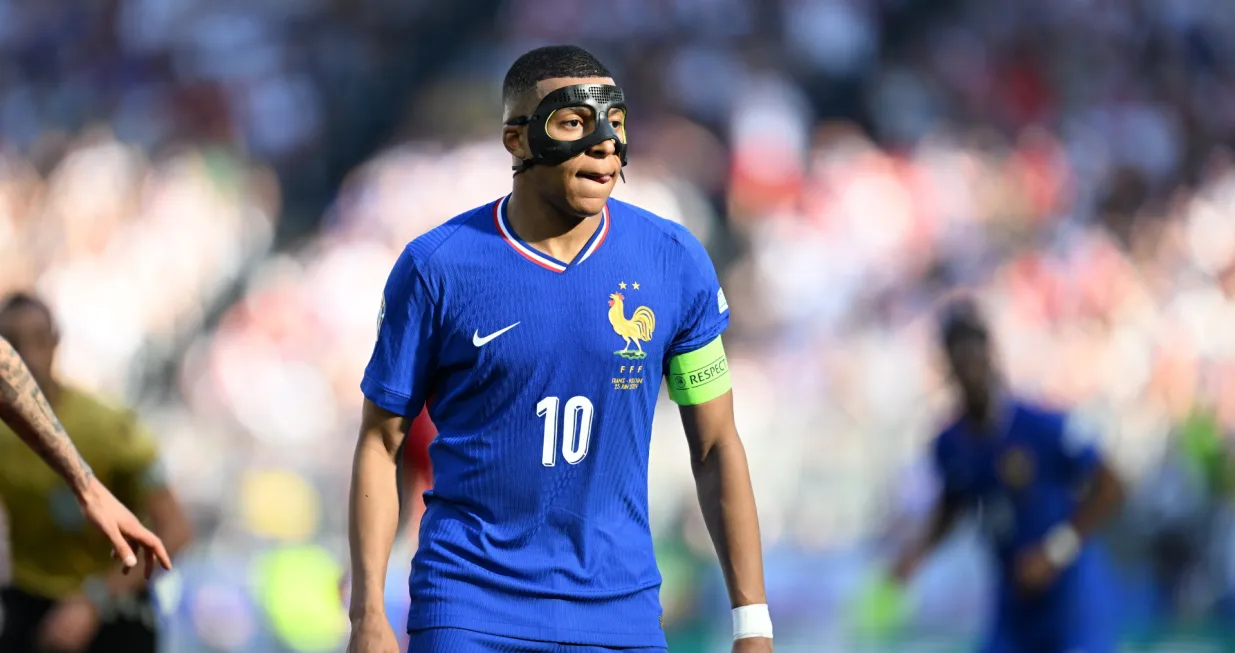 Kylian MbappeDortmund, NjemaДЌka - 25. jun 2024: Kylian Mbappe (10) iz Francuske gestikulira tokom fudbalske utakmice grupe D UEFA Euro 2024 izmeД'u Francuske i Poljske na stadionu BVB u Dortmundu. (Hesham Elsherif - Anadolu Agency)