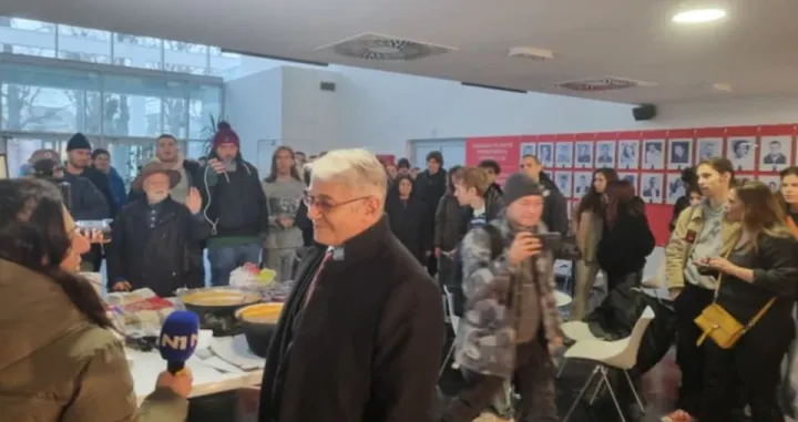 Dejan Madić, rektor Univerziteta u Novom Sadu, studenti, protest studenata, tragedija u Novom Sadu, zgrada Rektorata/021.rs