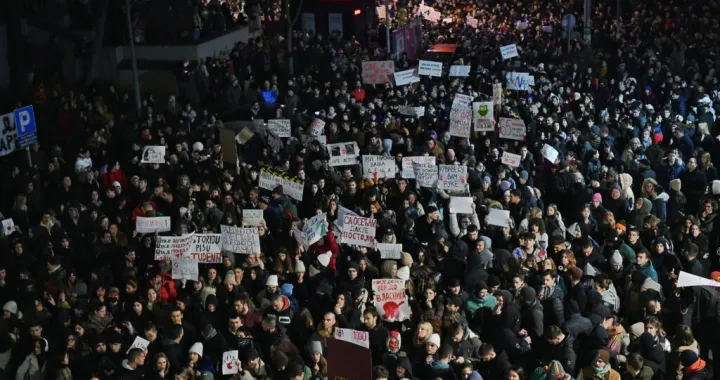 Beograd 12. decembar 2024. Protest studenata ispred Radio televizije Srbije RTS u vreme emitovanja Dnevnika Foto:Goran Srdanov/Nova.rs/Gorann Srdanov