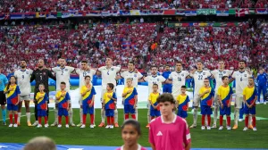 Fudbalska reprezentacija SrbijeSrbijaMinhen, NjemaДЌka - 25. jun 2024: IgraДЌi se postrojavaju uoДЌi fudbalske utakmice grupe C UEFA EURO 2024 izmeД'u Danske i Srbije na Allianz Areni u Minhenu. (Mahmut Serdar AlakuЕџ - Anadolu Agency)