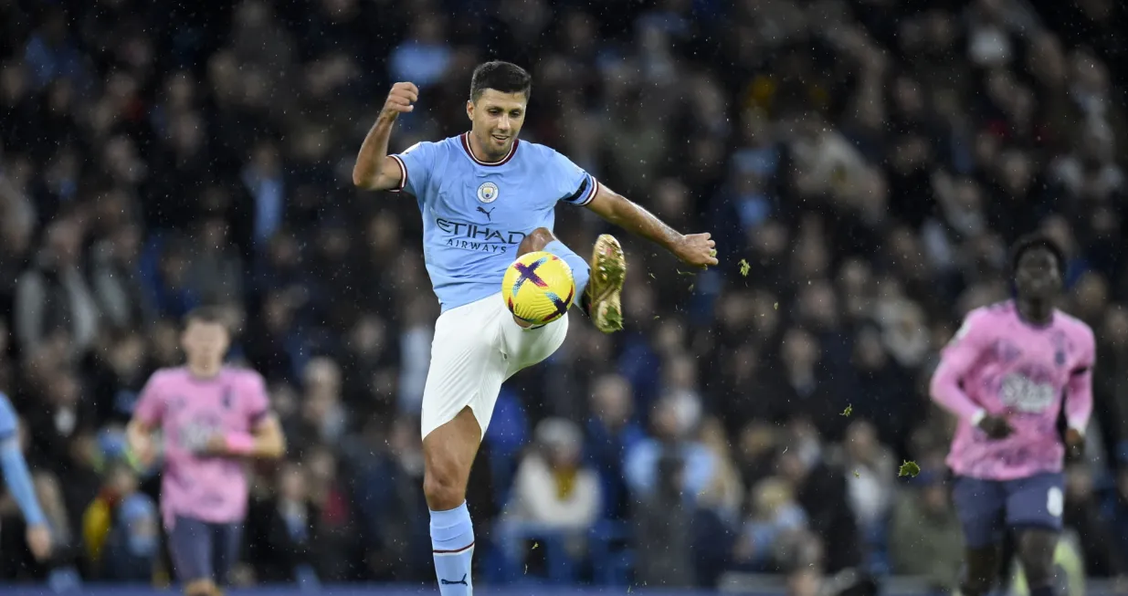 epa10384016 Rodri of Manchester City in action during the English Premier League soccer match between Manchester City and Everton in Manchester, Britain, 31 December 2022. EPA/Peter Powell EDITORIAL USE ONLY. No use with unauthorized audio, video, data, fixture lists, club/league logos or 'live' services. Online in-match use limited to 120 images, no video emulation. No use in betting, games or single club/league/player publications