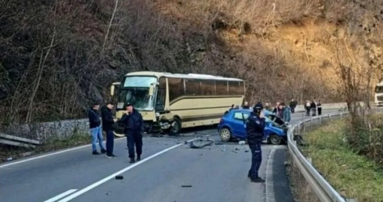 Uništen automobil na mjestu nesreće/192_rs/Instagram/