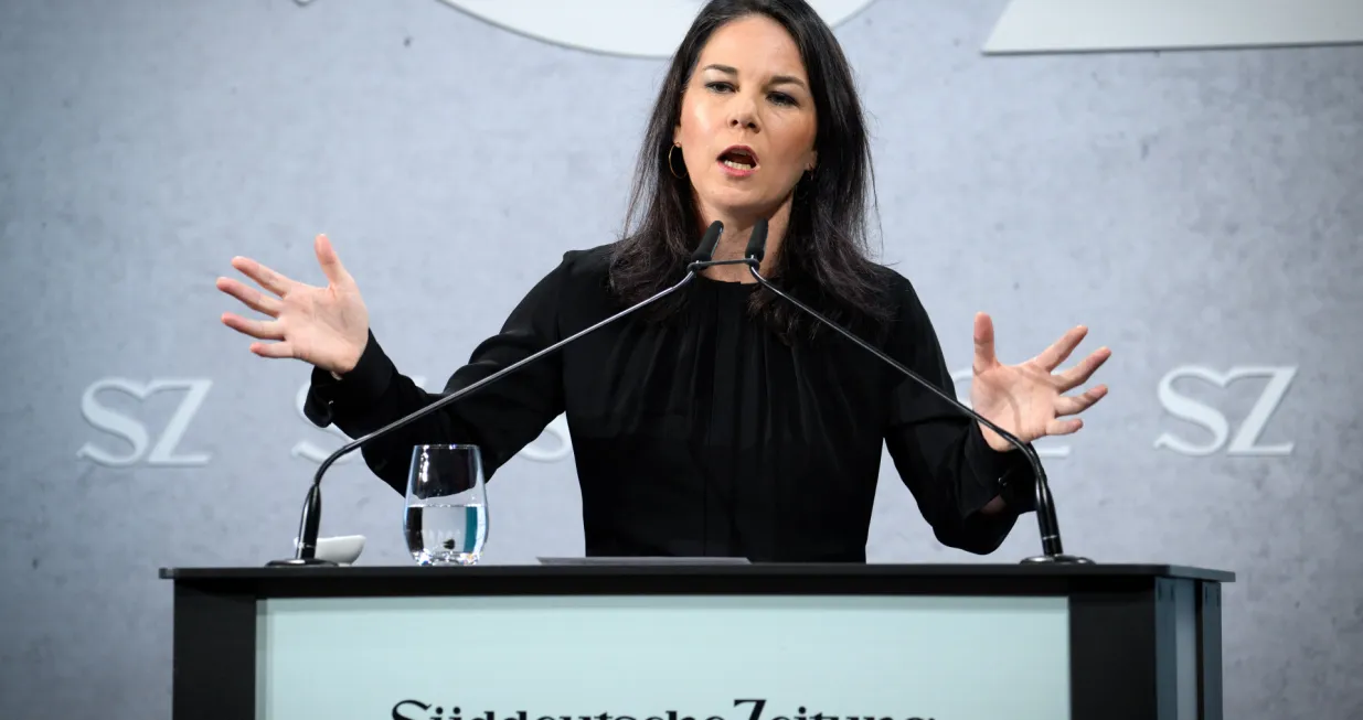 11 November 2024, Berlin: Annalena Baerbock (Alliance 90/The Greens), Foreign Minister, speaks at the opening of the 18th S?ddeutsche Zeitung (SZ) Economic Summit. Under the motto "The world in upheaval - what to do?", more than 60 speakers from politics, business, science and culture will discuss at the three-day SZ Economic Summit at the Hotel Adlon in Berlin. Photo: Bernd von Jutrczenka/dpa Photo: Bernd Von Jutrczenka/DPA/Bernd Von Jutrczenka/dpa