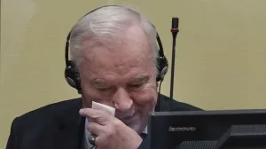 epa09255126 Former Bosnian Serb military chief Ratko Mladic sits in the court room in The Hague, Netherlands, 08 June 2021. The United Nations court will delivers its verdict in the appeal of Mladic against his convictions for genocide and other crimes and his life sentence for masterminding atrocities throughout the Bosnian war. EPA/PETER DEJONG/POOL/Peter Dejong/Pool