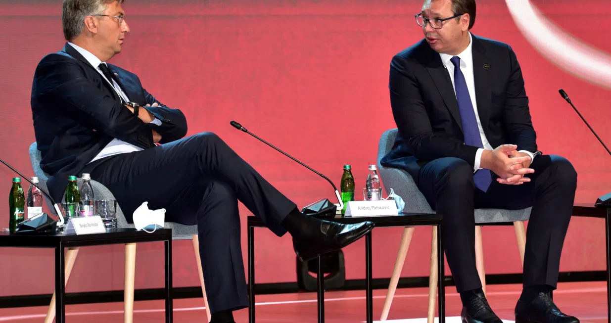 epa08637070 Croatian Prime Minister Andrej Plenkovic (L), and Serbian President Aleksandar Vucic (R) talk during the Bled Strategic Forum at the Festival hall in Bled, Slovenia, 31 August 2020. The forum will focus on the aftermath of the coronavirus pandemic and the future of the EU. Other debates will be about cybersecurity, digitalisation and European security. EPA/IGOR KUPLJENIK/Igor Kupljenik