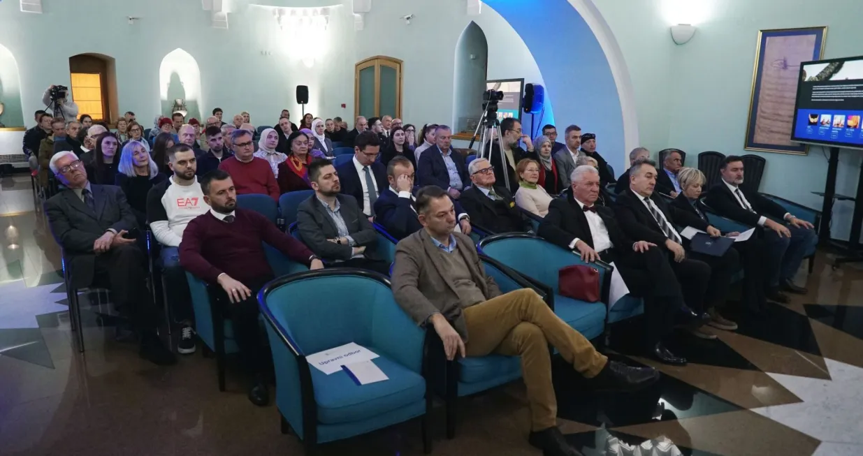 SARAJEVO, 19. decembra (FENA) &ndash; U Bo&scaron;njačkom institutu - Fondacija Adila Zulfikarpa&scaron;ića u Sarajevu danas je upriličena zavr&scaron;na godi&scaron;nja svečanost na kojoj su predstavljeni aktivnosti i postignuti rezultati iz oblasti umjetničkog, kulturnog i naučnog stvarala&scaron;tva u 2024. godini. (Foto FENA/Almir Razić)/Almir Razić