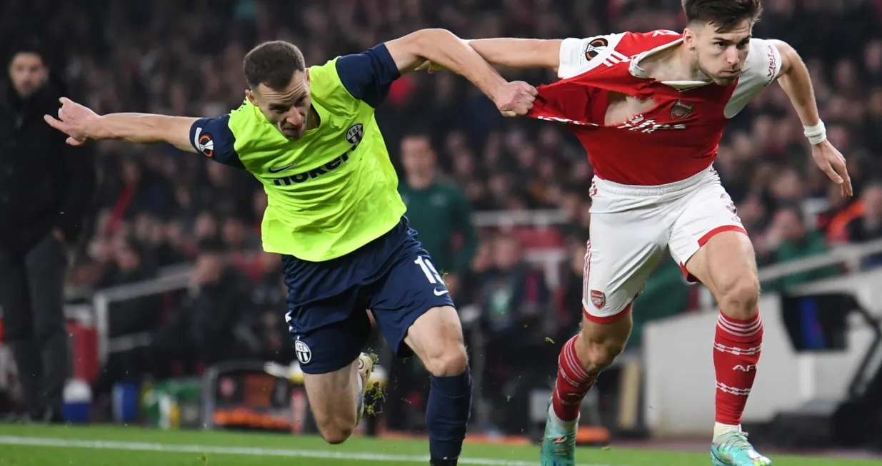 epa10284938 FC Zurich's Nikola Boranijasevic (L) tears the shirt of Arsenal's Kieran Tierney during the UEFA Europa League group stage soccer match between Arsenal and FC Zurich at the Emirates Stadium in London, Britain, 03 November 2022. EPA/NEIL HALL