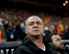 epa09677305 (FILE) - Galatasaray's head coach Fatih Terim reacts during the Turkish Super League derby soccer match between Galatasaray and Fenerbahce in Istanbul, Turkey, 21 November 2021 (re-issued on 10 January 2022). Fatih Terim has been sacked as Galatasaray coach, the Turkish Super League club confirmed on 10 January 2022. EPA/SEDAT SUNA *** Local Caption *** 57308440