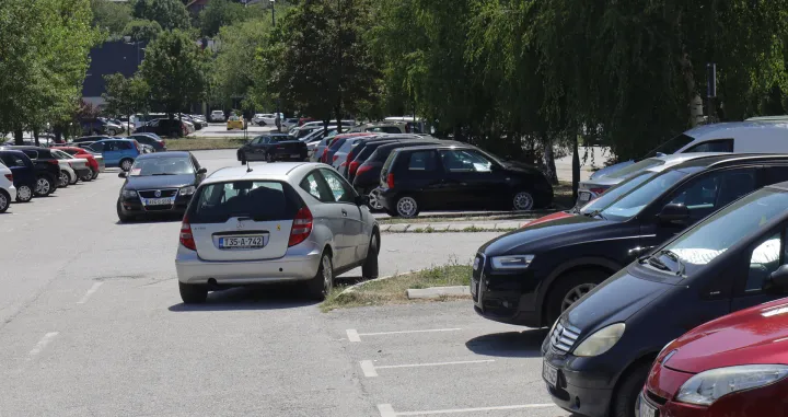 Jedan od parkinga alipašino polje/Senad Gubelić