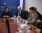 Sa potpisivanja odluke raspodjele sredstava, federalni ministar finansija Toni Kraljević i premijer ZDK-a Nezir Pivić/Vlada Fbih