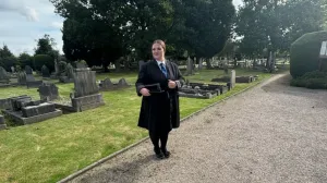 Ja sam direktorka pogrebnog preduzeća i ovo su najbizarniji zahtevi na sahranama: Ples na groblju nije najčudnija stvar, evo šta sve traže//