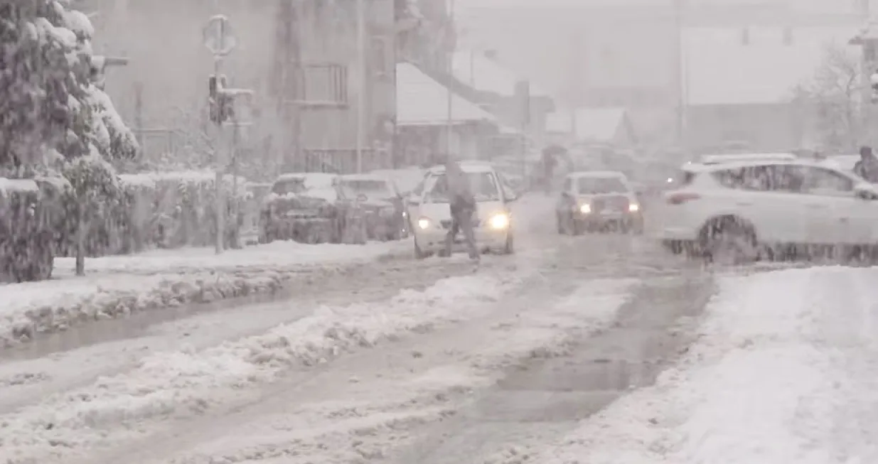 Nadamo se da snijeg ovaj put neće iznenaditi nadležne službe /Screenshot