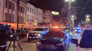 Muškarac se autom zaletio u gomilu ljudi u New Orleansu, pa pucao na prolaznike/Screenshot