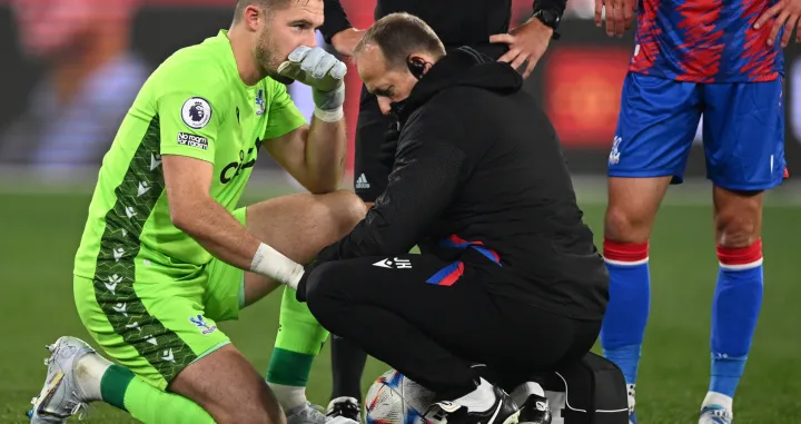 epa10079493 Goalkeeper Jack Butland of Crystal Palace is treated for a hand injury during the friendly soccer match between Manchester United and Crystal Palace at the Melbourne Cricket Ground in Melbourne, Australia, 19 July 2022. EPA/JOEL CARRETT AUSTRALIA AND NEW ZEALAND OUT