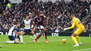 Alexander Isak postiže novi gol/FOTO: Premier League