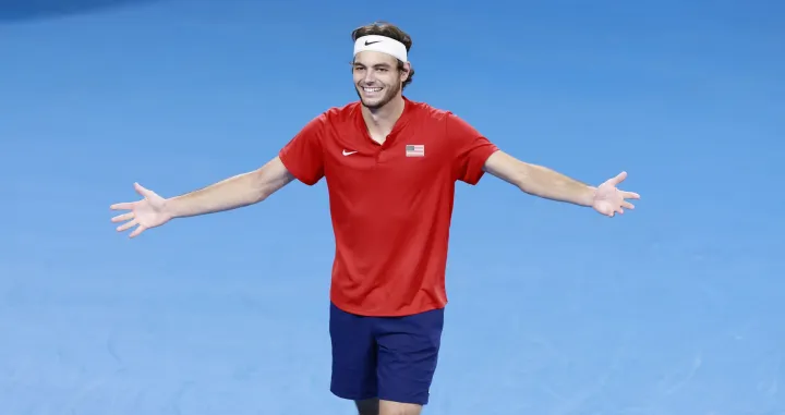 epa10395153 Taylor Fritz of the USA celebrates his win against Matteo Berrettini of Italy during the 2023 United Cup Final tennis match between Italy and the USA at Ken Rosewall Arena in Sydney, Australia, 08 January 2023. EPA/MARK EVANS NO ARCHIVING, EDITORIAL USE ONLY AUSTRALIA AND NEW ZEALAND OUT