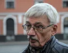 epa10229248 Oleg Orlov, a member of the Board of the International Historical Educational Charitable and Human Rights Society 'Memorial' (International Memorial) speaks with journalists near a court building after a hearing in Moscow, 07 October 2022. The Nobel Peace Prize 2022 has been awarded to human rights advocate Ales Bialiatski from Belarus, the Russian human rights organization Memorial and the Ukrainian human rights organization Center for Civil Liberties. The Norwegian Nobel Committee said in a statement on 07 October 2022, that by awarding the Nobel Peace Prize for 2022 to Bialiatski, Memorial and the Center for Civil Liberties, it wishes to 'honor three outstanding champions of human rights, democracy and peaceful co-existence in the neighbor countries Belarus, Russia and Ukraine.' EPA/MAXIM SHIPENKOV/Maxim Shipenkov