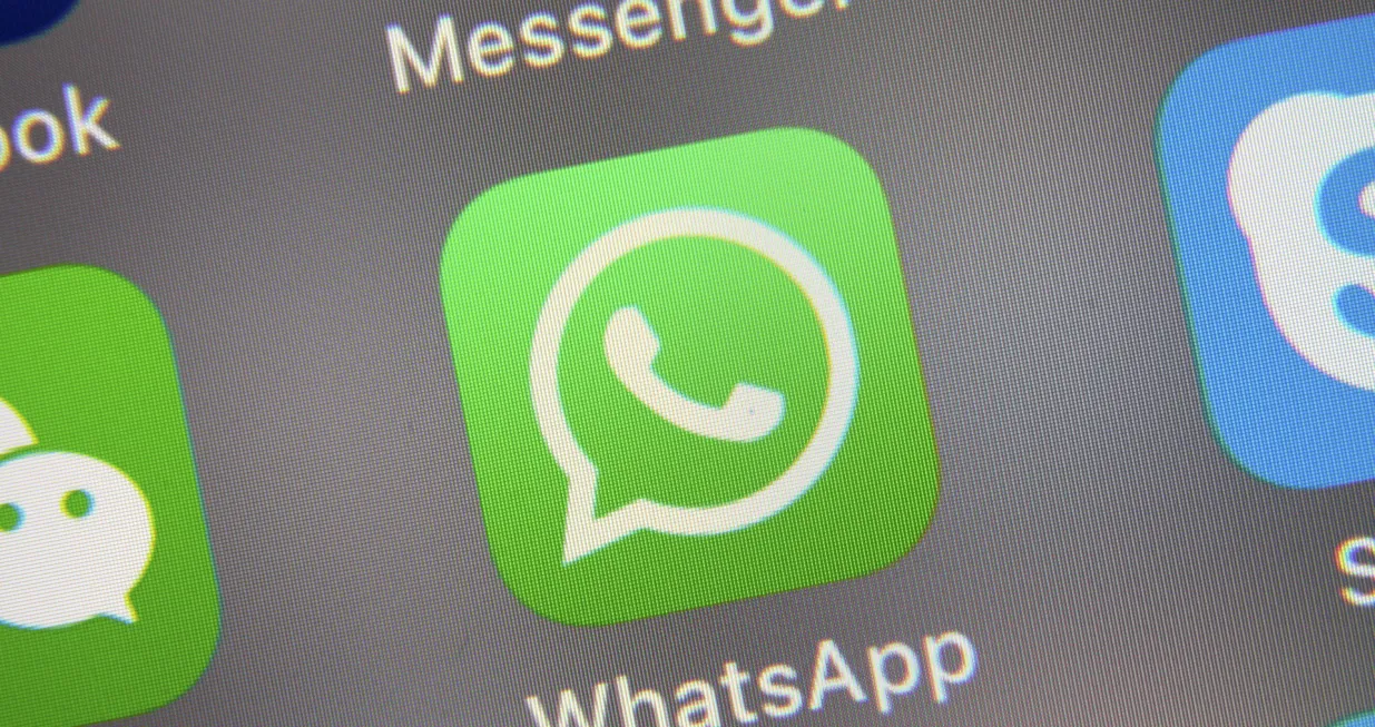 epa09442519 (FILE) - The logo of mobile application WhatsApp (C) displayed on a smartphone screen in Taipei, Taiwan, 26 September 2017 (reissued 02 September 2021). The Irish Data Protection Commissioner (DPC) in a statement on 02 September 2021 announced it had 'imposed a fine of 225 million euro on WhatsApp' Ireland over the messenger application's handling data sharing with its parent company Facebook. EPA/RITCHIE B. TONGO *** Local Caption *** 55842512/Ritchie B. Tongo