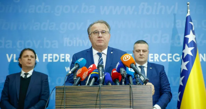 Nermin Nikšić, press konferencija, Vlada FBiH, Toni Kraljević i Vojin Mijatović/Damir Deljo/