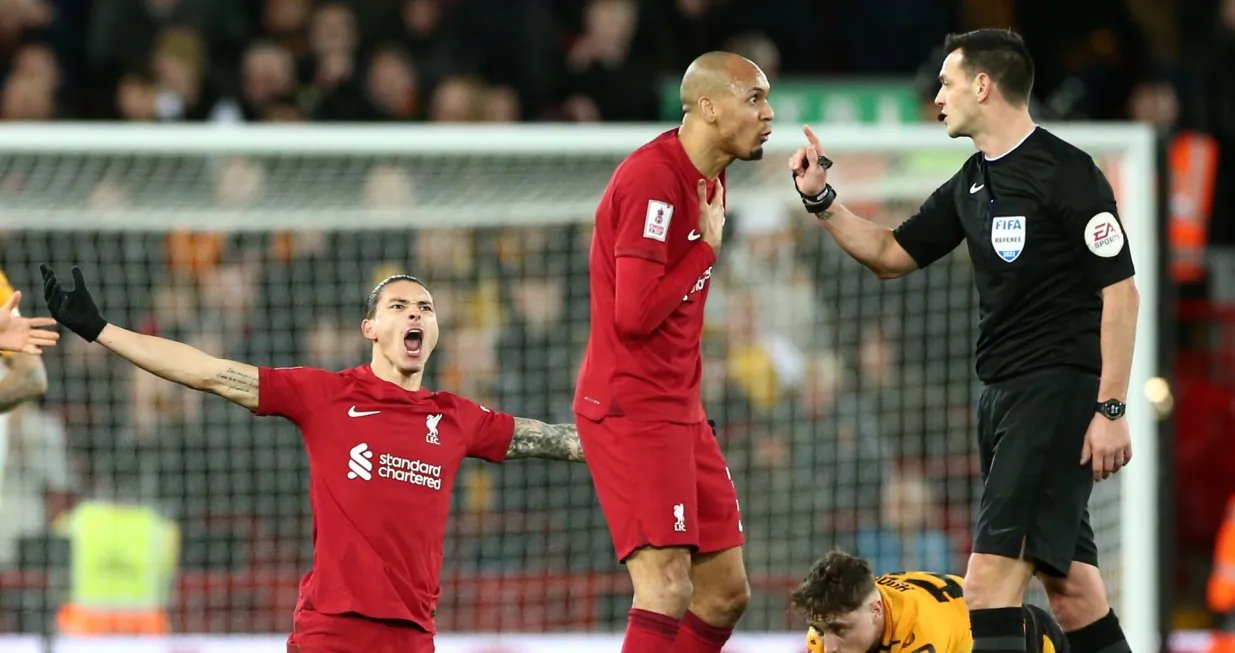 epa10394862 Darwin Nunez of Liverpool (L) and Fabinho of Liverpool (C) react to referee Andrew Madley (R) during the 3rd round FA Cup soccer match between Liverpool and Wolverhampton Wanderers at Anfield in Liverpool, Britain, 07 January 2023. EPA/ADAM VAUGHAN