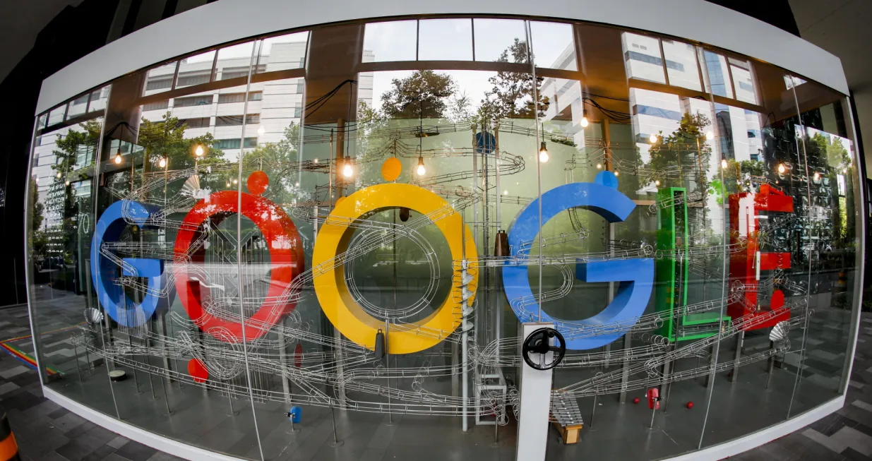 epa08873751 (FILE) A picture made with a fisheye lens shows the Google logo in Singapore, 06 December 2019 (reissued 10 December 2020). According to media reports on 10 December 2020, French data privacy regulator CNIL will impose over 100 million euros fines on US companies Google and Amazon for breaching EU privacy data rules. According to media reports, Google will have to pay 100 million euros and Amazon 35 million euros fines. EPA/WALLACE WOON *** Local Caption *** 55685412/Wallace Woon