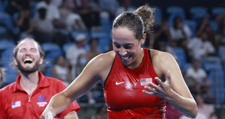 epa10395560 Madison Keys of the USA is soaked with water by team mates after her victory over Lucia Bronzetti of Italy during the 2023 United Cup Final tennis match between Italy and the USA at Ken Rosewall Arena in Sydney, Australia, 08 January 2023. EPA/MARK EVANS AUSTRALIA AND NEW ZEALAND OUT