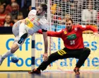 epa08120357 Spain's Raul Entrerrios Rodriguez (L) in action against Germany's goalkeeper Andreas Wolff during the preliminary round match between Spain and Germany at the EHF Handball Men European Championship in Trondheim, Norway, 11 January 2020. EPA/OLE MARTIN WOLD NORWAY OUT