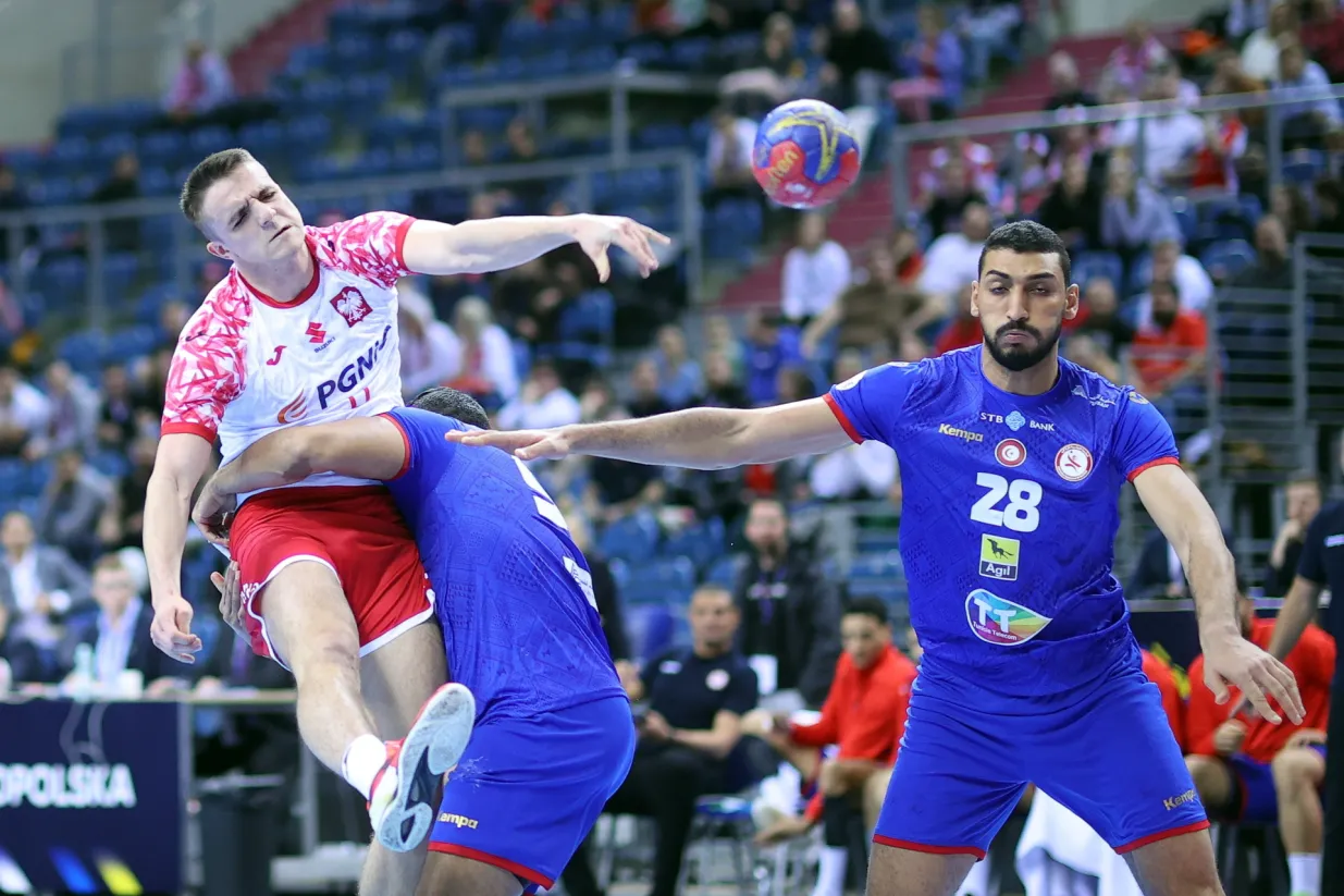 epa10380515 Andrzej Widomski (L) of Poland and Ghassen Toumi (C) and Hazem Bacha (R) of Tunisia in action during the 4 Nations Cup Handball Tournament match between Poland and Tunisia in Krakow, south Poland, 28 December 2022. EPA/Lukasz Gagulski POLAND OUT