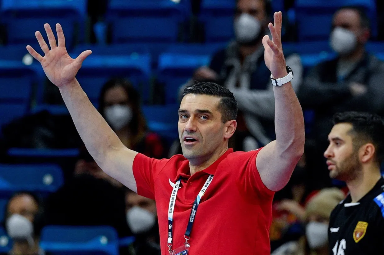 epa09683461 Kiril Lazarov, head coach of North Macedonia, reacts during the Men's European Handball Championship preliminary round match between Slovenia and North Macedonia at Foniex Arena in Debrecen, Hungary, 13 January 2022. EPA/Zsolt Czegledi HUNGARY OUT