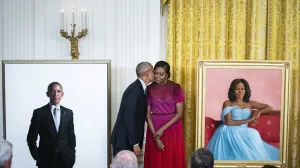 epa10168461 Former US President Barack Obama kisses former First Lady Michelle Obama as their official White House portraits are unveiled during a ceremony in Washington, DC, USA, 07 September 2022. The portraits of Barack and Michelle Obama, acquired and commissioned by the White House Historical Association, were painted by Robert McCurdy and Sharon Sprung, respectively. EPA/AL DRAGO/POOL/Al Drago/Pool