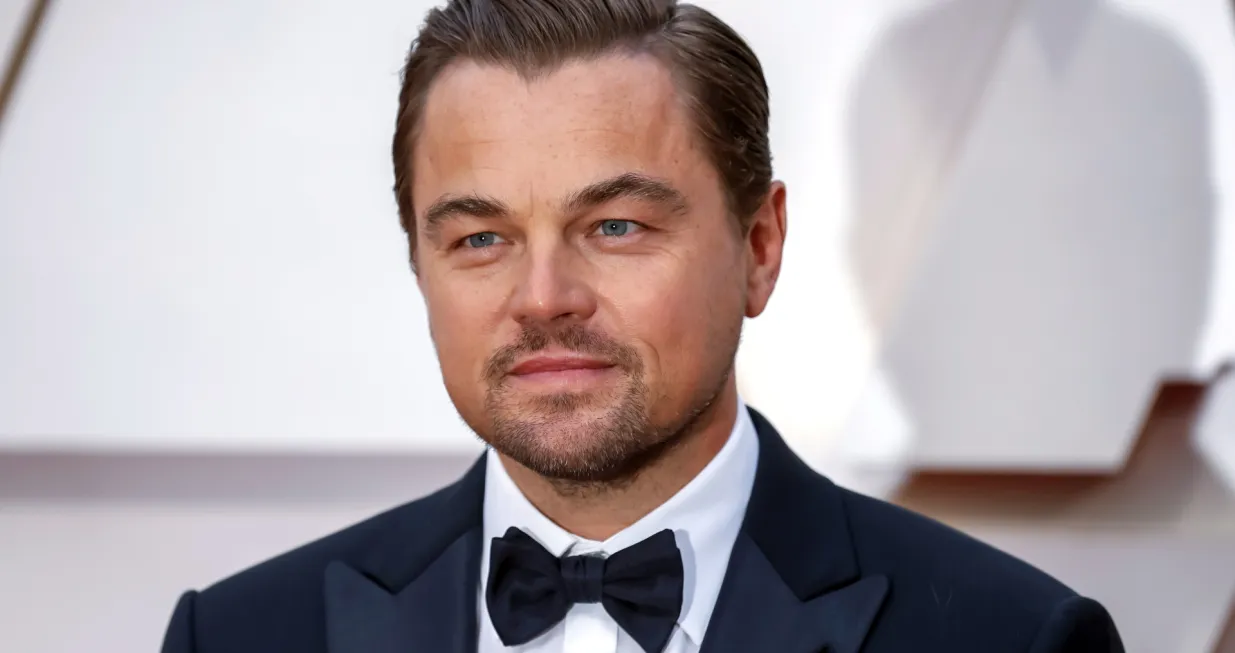 epa08207521 Leonardo DiCaprio arrives for the 92nd annual Academy Awards ceremony at the Dolby Theatre in Hollywood, California, USA, 09 February 2020. The Oscars are presented for outstanding individual or collective efforts in filmmaking in 24 categories. EPA/DAVID SWANSON/David Swanson