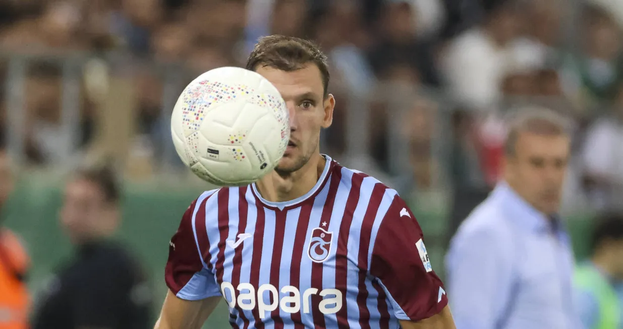 Borna Barisic Trabzonspor, 03, Fussball, UEFA Conference League, Play-offs, 2024/2025, FC St. Gallen vs. Trabzonspor, 22.08.2024, Kybunpark, St.Gallen, Schweiz St.Gallen Kybunpark St.Gallen Schweiz *** Borna Barisic Trabzonspor, 03, Football, UEFA Conference League, Play offs, 2024 2025, FC St Gallen vs Trabzonspor, 22 08 2024, Kybunpark, St Gallen, Switzerland St Gallen Kybunpark St Gallen Switzerland Copyright: xGrantxHubbsx Photo: IMAGO/Grant Hubbs/IMAGOSPORT