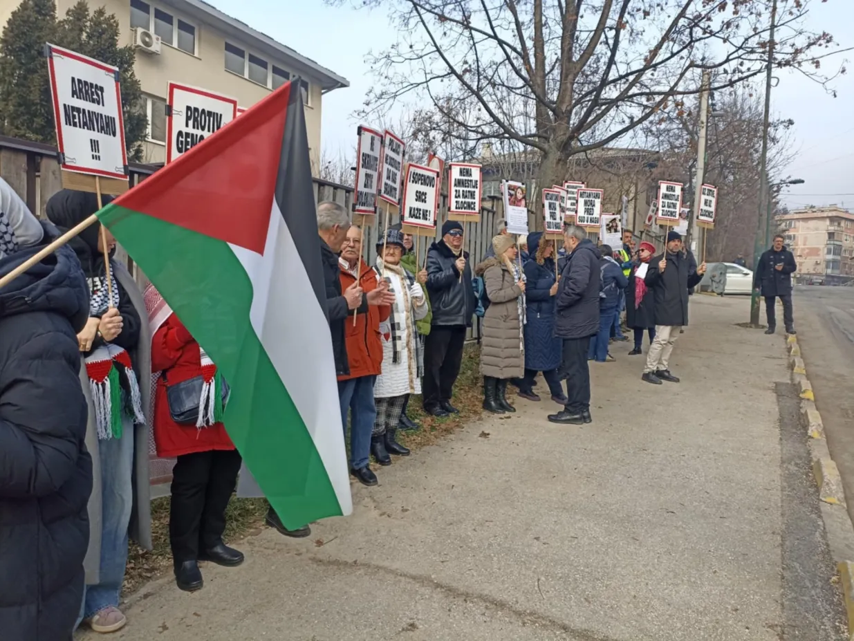 protest građana ispred Ambasade Poljske Eldina Zolj-Balenović/Eldina Zolj-balenović