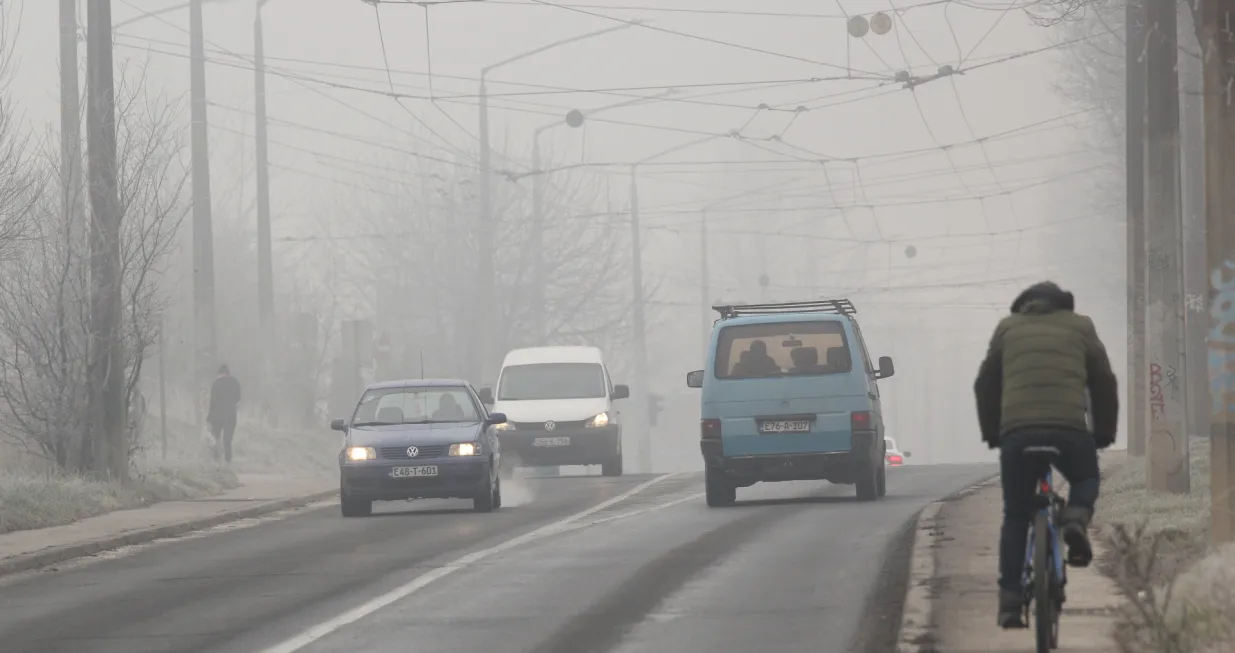 Magla smog zagađenje maska/Senad Gubelić